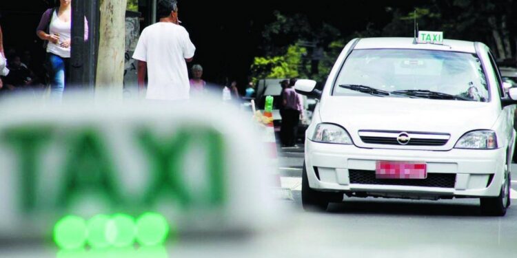 Audiência na ALMG discute a regulamentação de táxis-lotação para viagens entre municípios