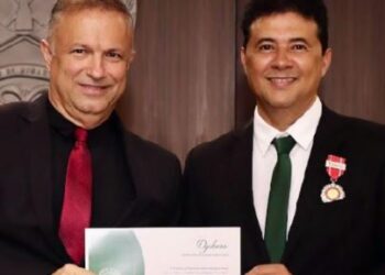 Professor do Unifor-MG recebe Medalha Desembargador Hélio da Costa