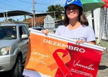Alunos de Enfermagem do Unifor-MG realizam ação no dia mundial de luta contra a aids