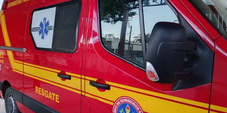 Colisão entre dois carros deixa feridos na MG-050