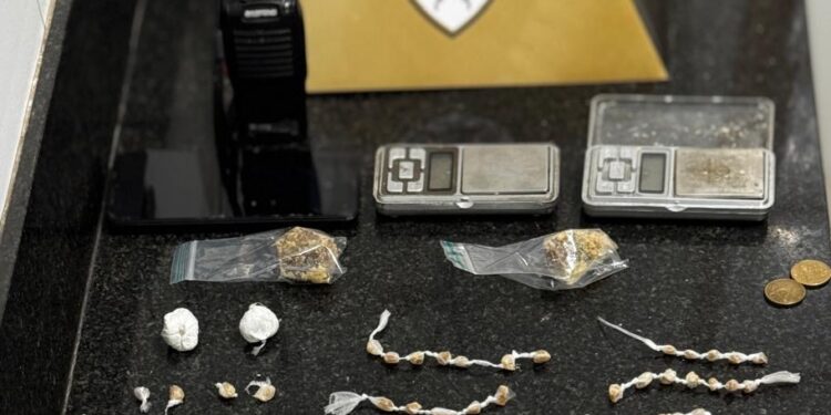 Polícia Militar apreende menor por tráfico de drogas em Formiga