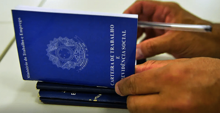 Ampliação do número de carteiras assinadas é sustentado, diz IBGE