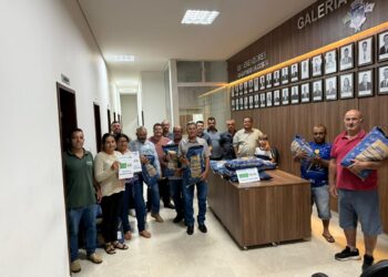 Produtores de Córrego Fundo são beneficiados com sementes