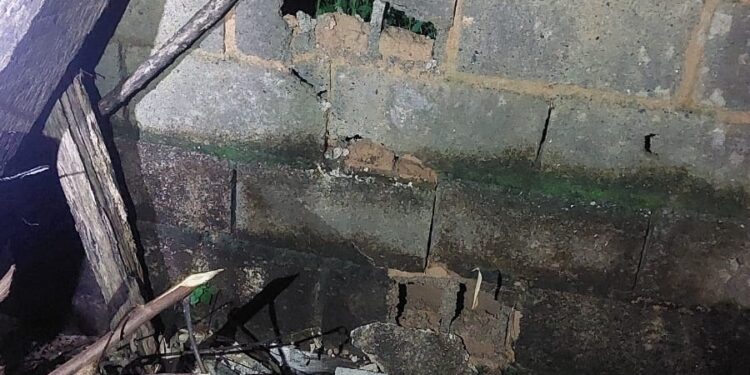 Bombeiros avaliam risco de desmoronamento no bairro Palmeiras, em Formiga