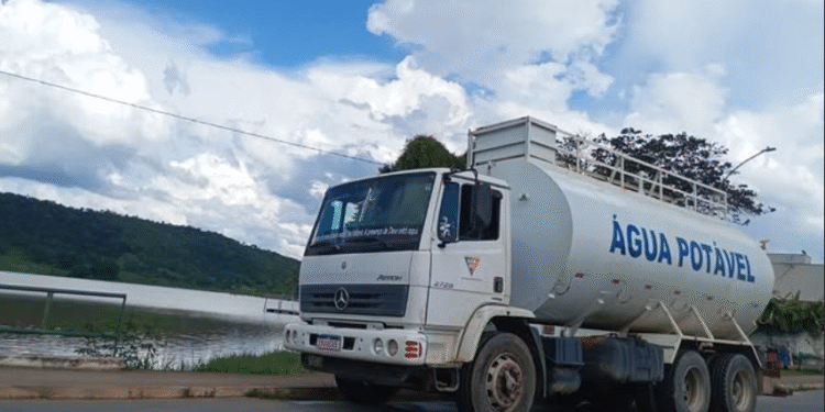 Prefeitura esclarece que caminhão com inscrição “água potável” não transporta água para consumo em Formiga