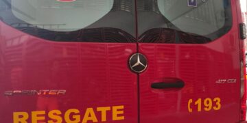 Bombeiros socorrem mulher com dificuldade de locomoção na zona rural de Formiga