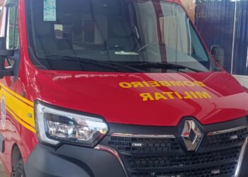 Bombeiros resgatam vítima de queda em via pública em Formiga