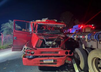 Colisão envolvendo caminhão, carreta e bitrem é registrada na MG-050, em Formiga