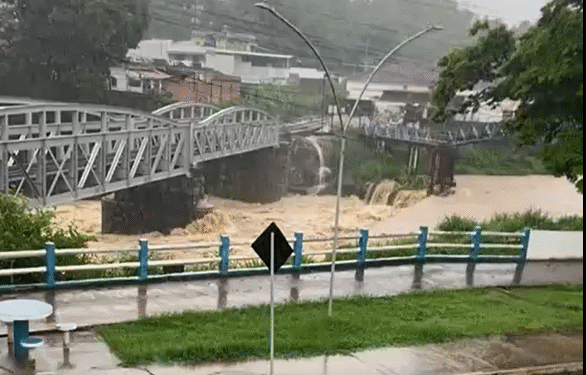 Semana chuvosa provoca alagamentos em diversas ruas de Formiga e aumenta o nível dos rios