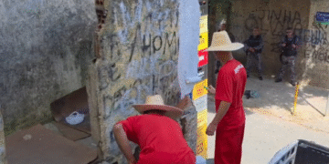 Em operação conjunta da Sejusp e PM, detentos limpam símbolos de facções criminosas