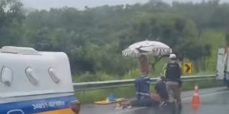 Acidente com motociclista deixa trânsito lento na BR-354, em Formiga