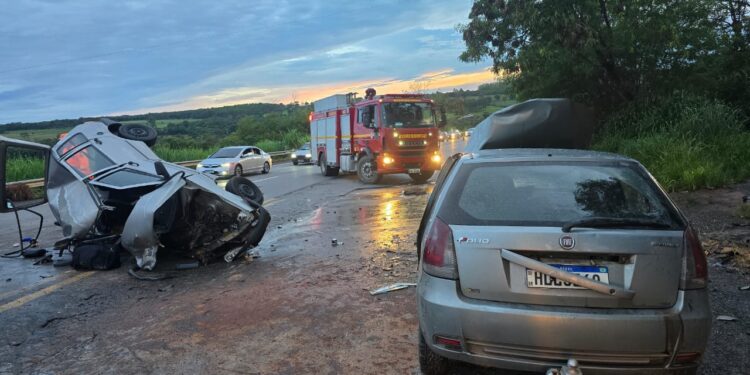 Colisão frontal na BR-354 deixa feridos na zona rural de Formiga