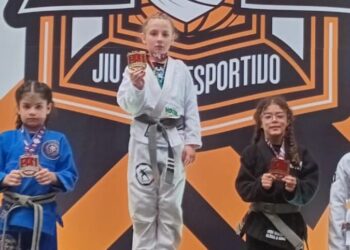 Atleta do Tatame do Bem é reconhecida em 2025 como a melhor do ranking em duas federações