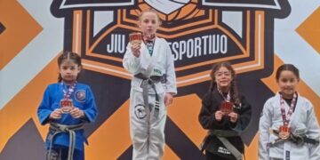 Atleta do Tatame do Bem é reconhecida em 2025 como a melhor do ranking em duas federações