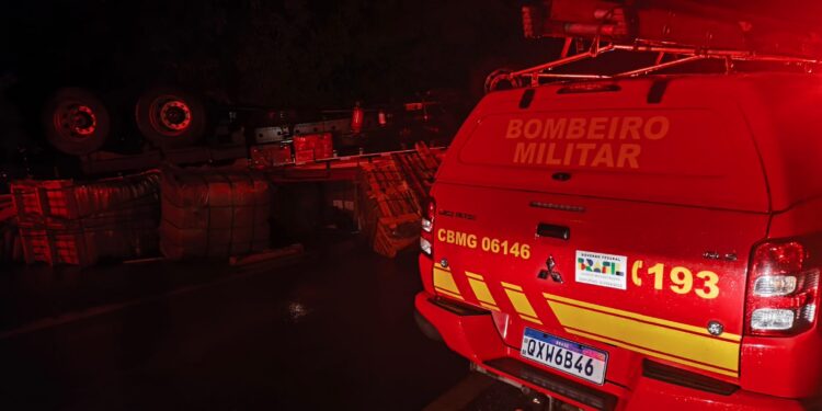 Jovem de 22 anos morre em acidente entre carro e caminhão na BR-494, próximo a Carmo da Mata