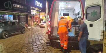 Mulher de 63 anos sofre queda ao descer da calçada e é socorrida pelos bombeiros em Formiga