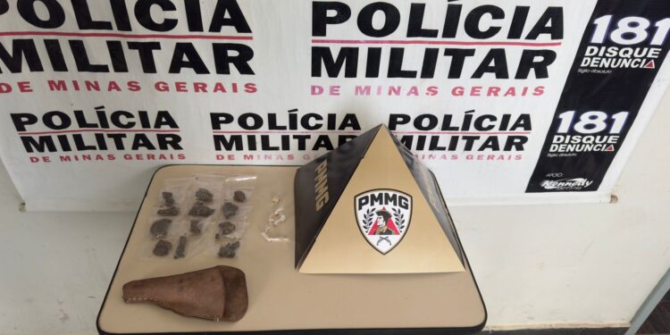 Jovem de 22 anos é preso em Itapecerica suspeito de tráfico de drogas