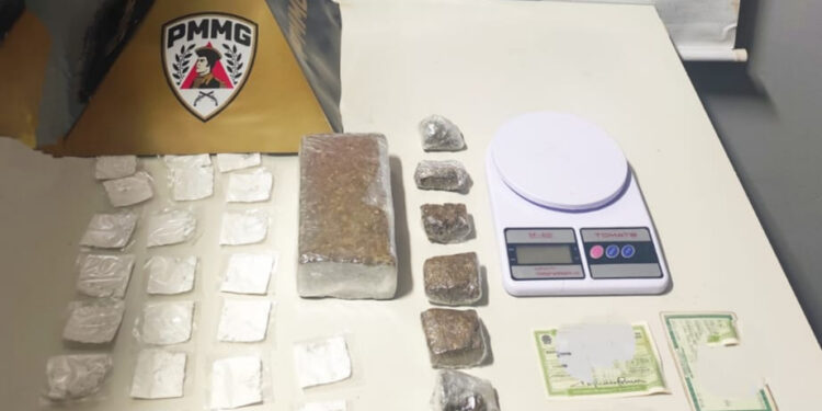 Polícia Militar realiza ação no bairro Geraldo Veloso e apreende drogas e balança de precisão em Formiga