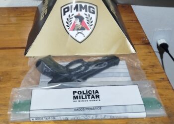 Suspeito é preso após ameaçar funcionários e roubar cervejas em comércio no bairro Esperança 1 em Arcos