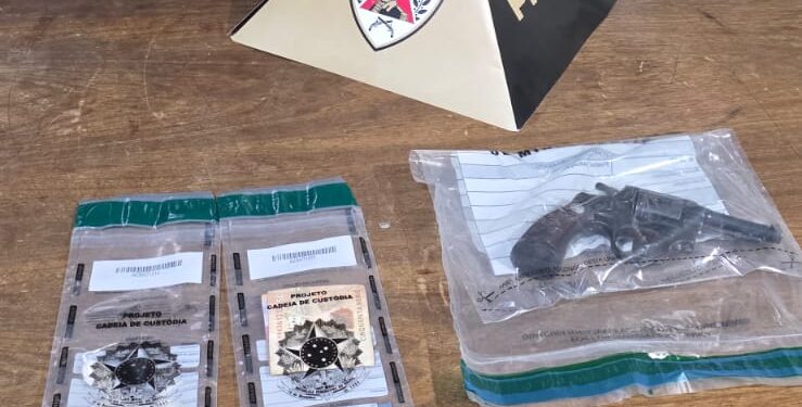 Polícia Militar apreende arma de fogo e drogas após disparos em via pública em Arcos