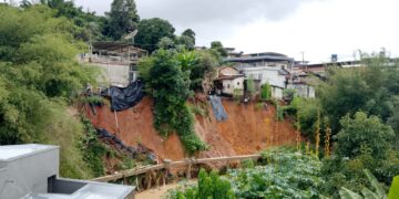 Defesa Civil interdita cinco casas por risco de desabamento no bairro Quartéis em Formiga