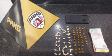 Mulher é presa e responderá por tráfico de drogas e corrupção de menores envolvendo os próprios filhos em Formiga