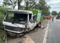 Acidente entre carro e caminhão de lixo deixa um morto na MG-050, em Itaúna