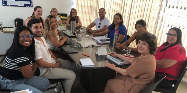 Secretaria de Educação promete estudo de impacto sobre horas adicionais de professores, informa Sintramfor