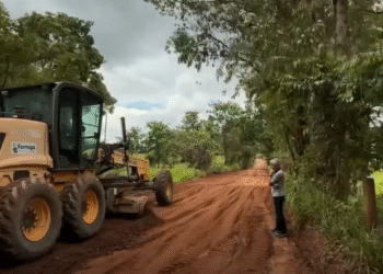 Formiga: estrada para o distrito de Albertos recebe manutenção após cobrança de moradores