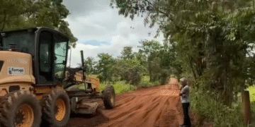 Formiga: estrada para o distrito de Albertos recebe manutenção após cobrança de moradores