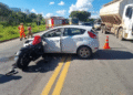 Acidente entre carro e moto mata jovem e deixa duas pessoas feridas na BR-494 em Divinópolis