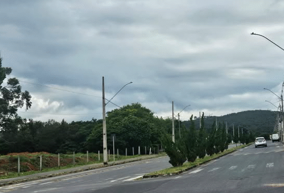 Prefeitura de Formiga segue com serviços de limpeza urbana em espaços públicos