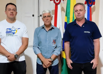 Prefeitura e vereador Cid Corrêa discutem cooperação para uso da Praça de Esportes em Formiga