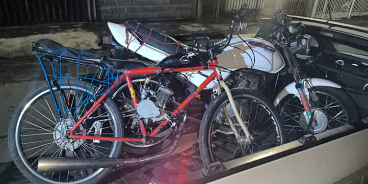 Formiga: PM apreende motocicleta e bicicleta motorizada por infrações de trânsito no bairro Ouro Branco