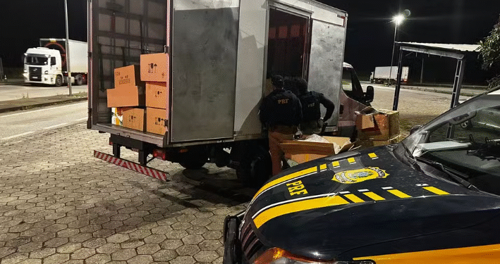 Carga de grifes estrangeiras sem nota fiscal é apreendida na BR-381