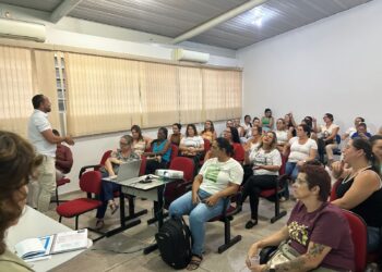 Professores aprovam nova jornada apresentada pela Educação e encerram impasse sobre adicionais salariais