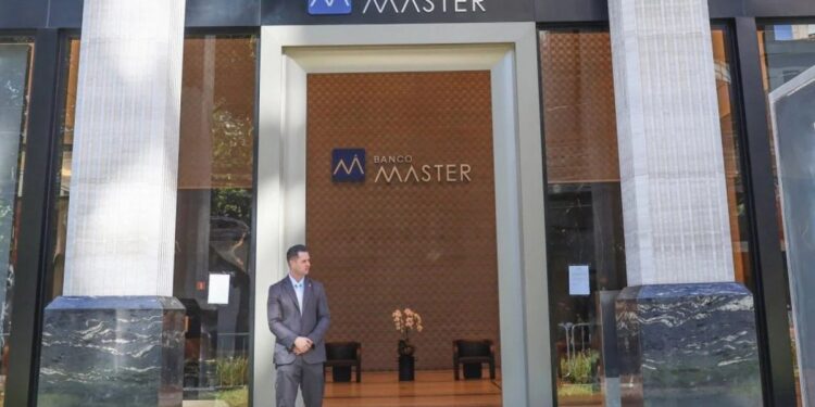 Ranking de corrupção mantém Brasil em sua pior posição; ONG cita caso Master e emendas