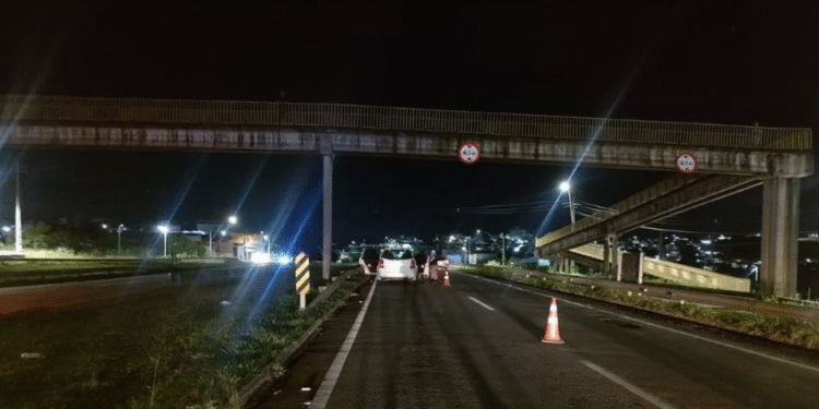 Mulher morre atropelada na MG-050 em Divinópolis