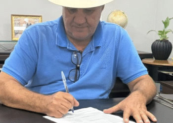 Prefeito Itamar sanciona lei que garante pagamento do piso do magistério em Pains