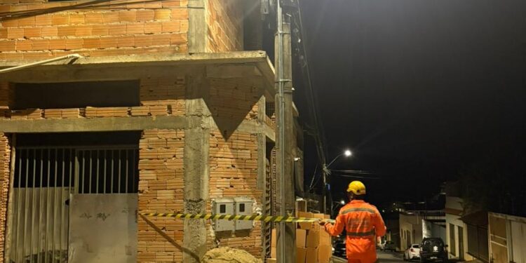 Bombeiros atendem ocorrência de incêndio em rede elétrica no Bairro Nossa Senhora de Lourdes