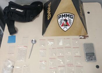 Suspeitos são apreendidos com cocaína e balança de precisão no bairro Sagrado Coração de Jesus, em Formiga