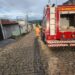 Corpo de Bombeiros elimina risco de derrapagem após derramamento de óleo no bairro Ouro Negro