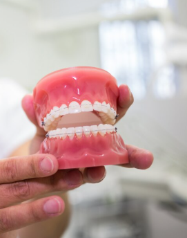 Prefeitura de Córrego Fundo oferece próteses dentárias pelo sistema público de saúde