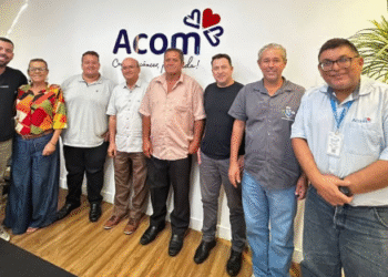 Vereadores de Córrego Fundo realizam visita institucional à ACOM, em Divinópolis