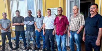 Reunião no gabinete do prefeito discute deslizamento de terra na Rua Benjamin Guimarães