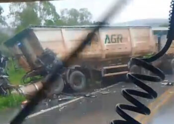 SAMU confirma morte em grave acidente entre caminhões na BR-354, em Formiga