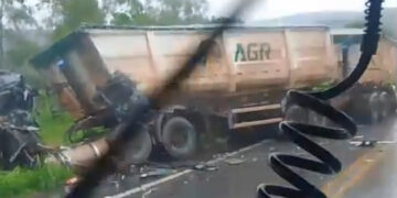 SAMU confirma morte em grave acidente entre caminhões na BR-354, em Formiga