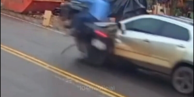 Imprudência no trânsito termina em colisão na Avenida JK, em Piumhi