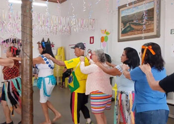 Centro de Convivência da Pessoa Idosa em Formiga realiza festa de Carnaval