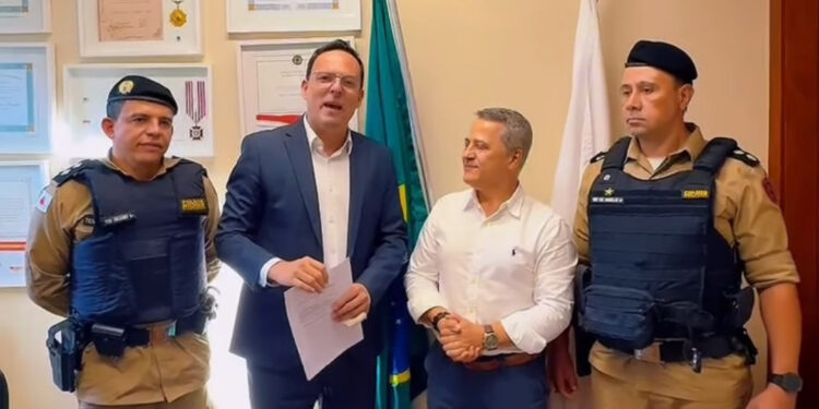 Comando do 63º BPM se reúne com deputado Professor Wendel Mesquita para tratar de reforço na segurança